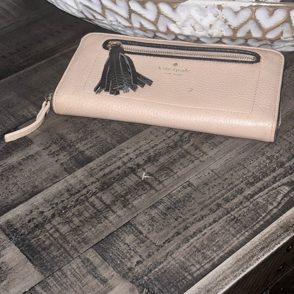 Kate Spade Chester Street Neda/warm beige and black pebbled leather. - Picture 10 of 10